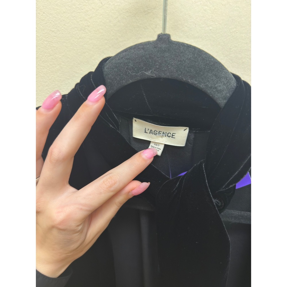 L'AGENCE Gisele Black Velvet Tie-Neck Blouse Long Sleeve Button Down Top 1210CCF - Picture 8 of 8